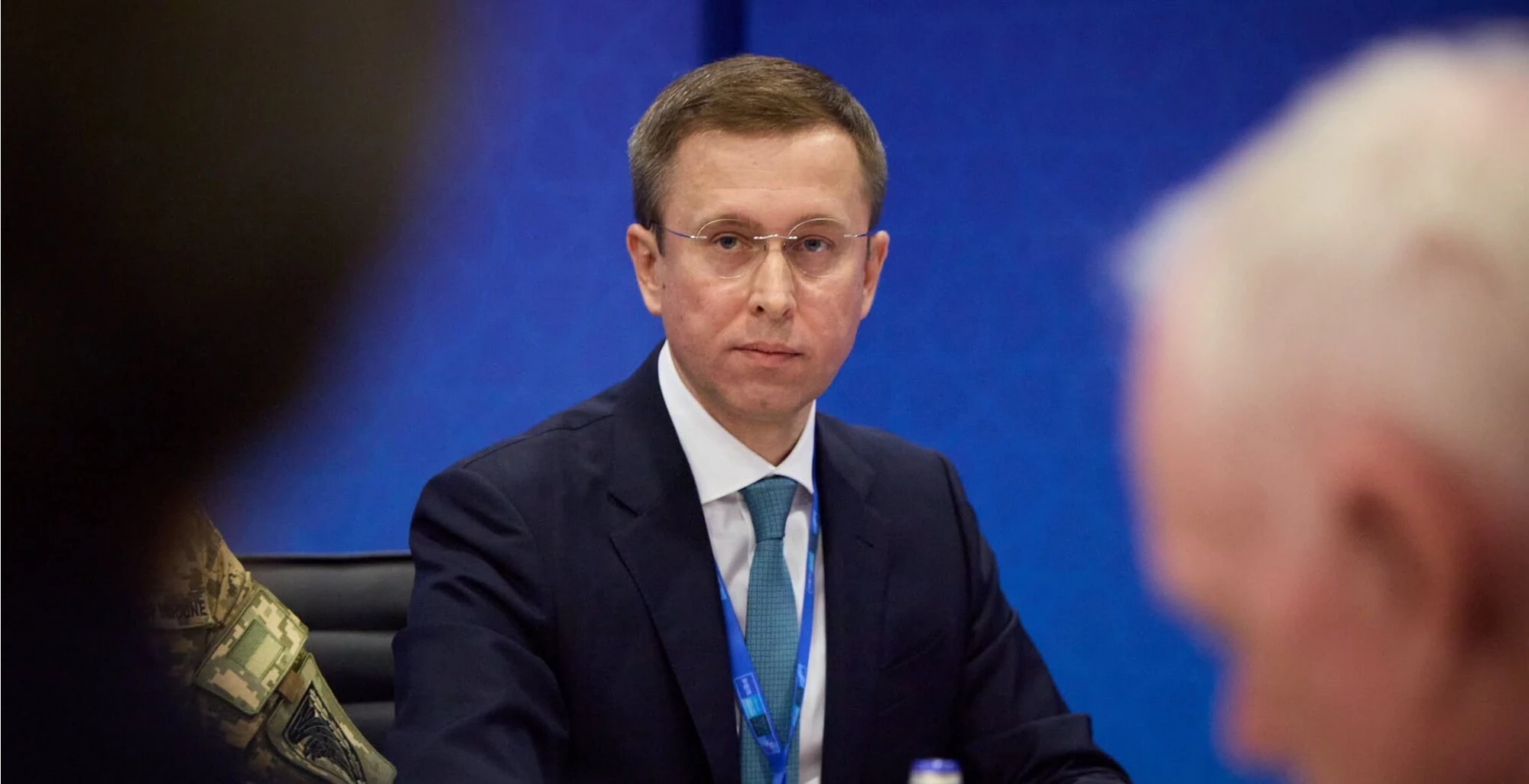 Операція «Форест Гамп»: Кабмін відсторонив Гладищенка з наглядової ради Сенс Банку