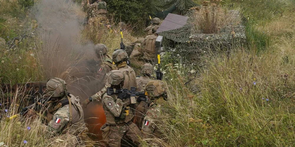 НАТО визначило послідовність відповіді на можливу агресію Росії