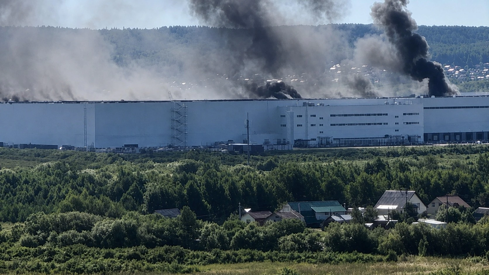 Безпілотники вночі атакували склад Wildberries в Єкатеринбурзі: евакуйовано 800 людей