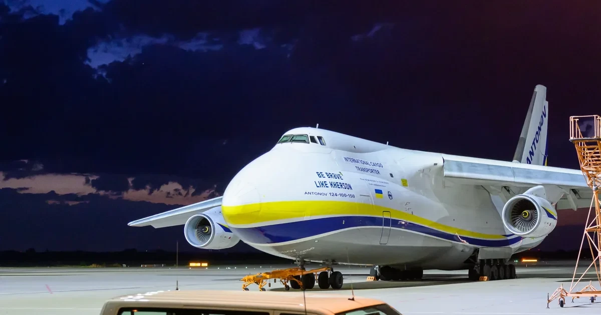 Дрон із вибухівкою біля українських Ан-124 у Лейпцигу міг збити водій автобуса — Welt