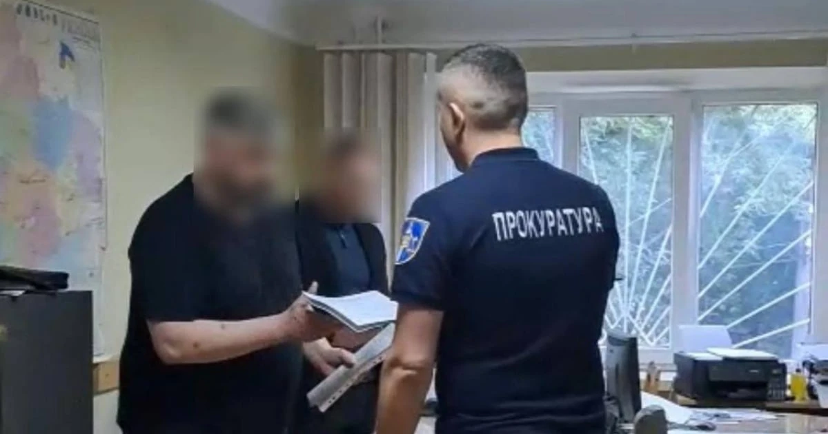 Суд Чернівців обрав запобіжний захід чотирьом фігурантам справи про торгівлю тканинами
