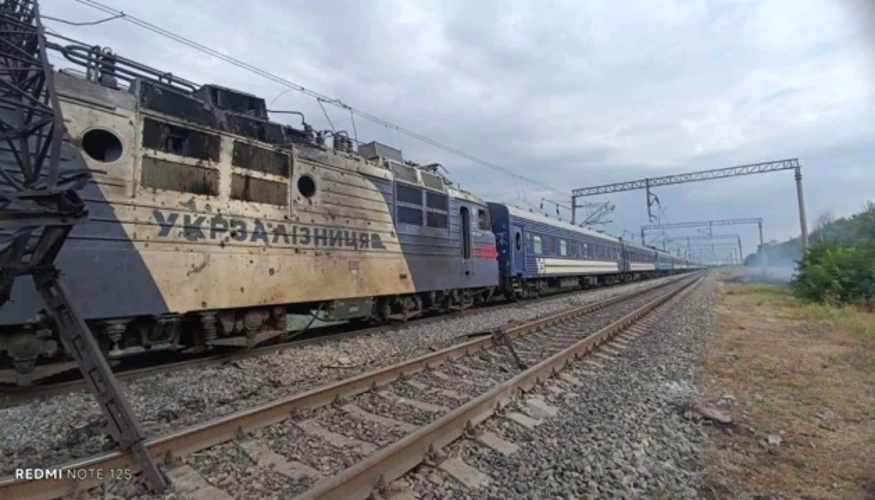 Опубліковано кадри евакуації пасажирів поїзда №147 після повторного удару на Одещині