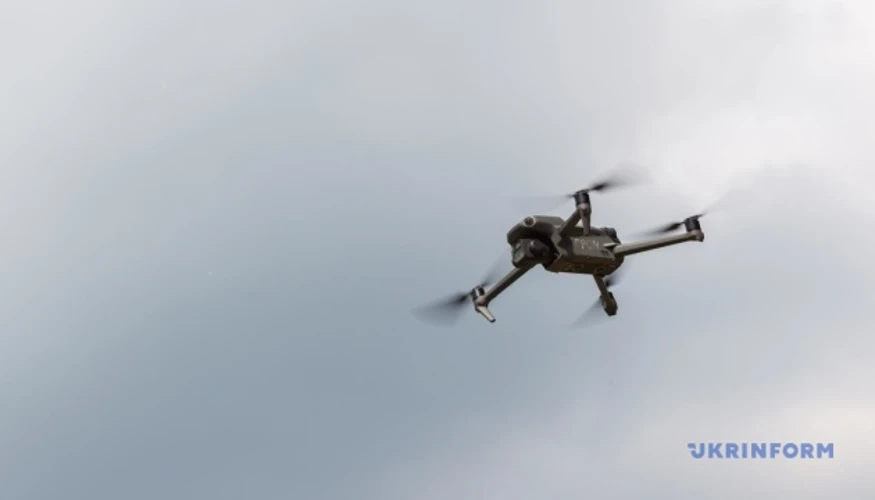 Удар FPV-дрона по цивільному біля зупинки на Харківщині: що це означає для мешканців